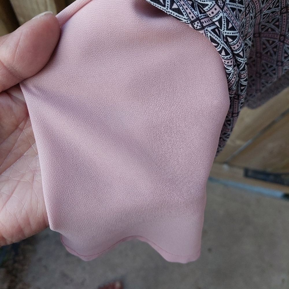Dex, The Suit Shop Sleeveless V-Neck Blouse. Size L - Picture 4 of 7